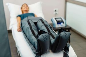 Tratamiento de Presoterapia en Embellece-t, Albacete, para activar la circulación, reducir la retención de líquidos y aliviar piernas cansadas.