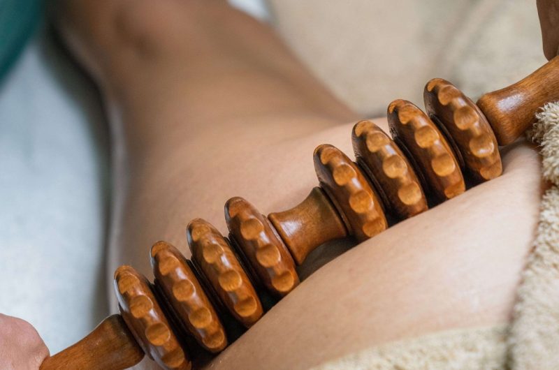 Maderoterapia corporal en Embellece-t, Albacete, para reducir la celulitis, mejorar la circulación y tonificar el cuerpo